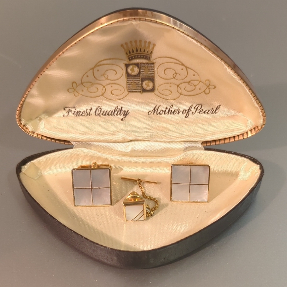 ⭐Beautiful MOP Cufflink Set